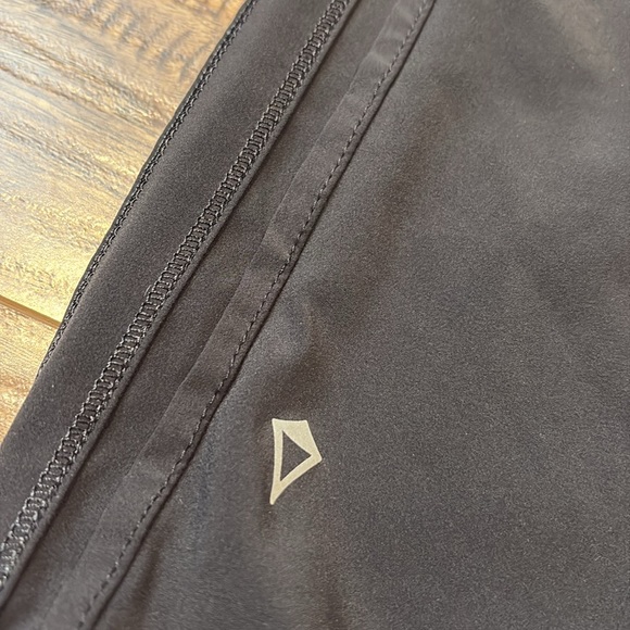 Ivivva double lined cropped soft casual jogger style capris - Picture 10 of 10